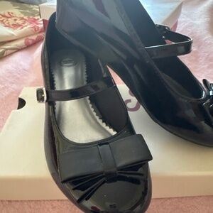 Girls Black Patent shoe